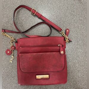 Marc New York Andrew Marc crossbody purse, dark red, a lot of pockets